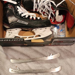 Used Junior Bauer Vapor X600 Hockey Skates Size 4.5