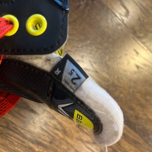 Used Junior Bauer  Size 2.5 Vapor X3.5 Hockey Roller Skates