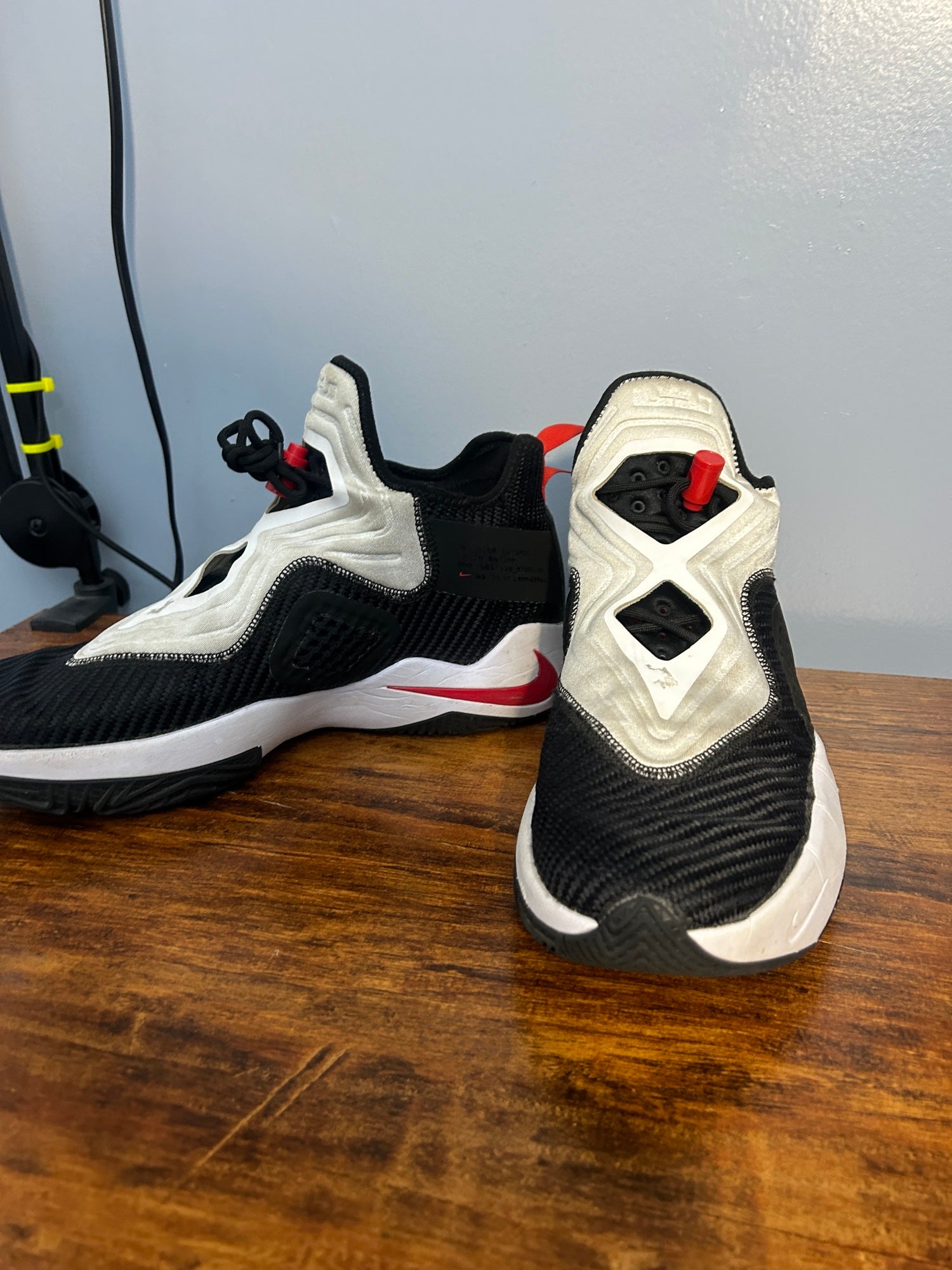 lebron soldier 14 black and white