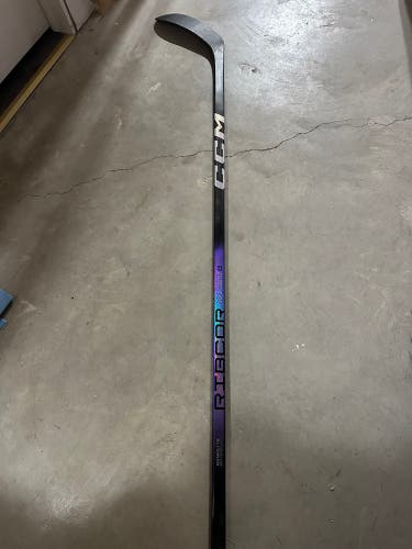 Lightly Used CCM Trigger 8 Pro Stick - Right 65 P28