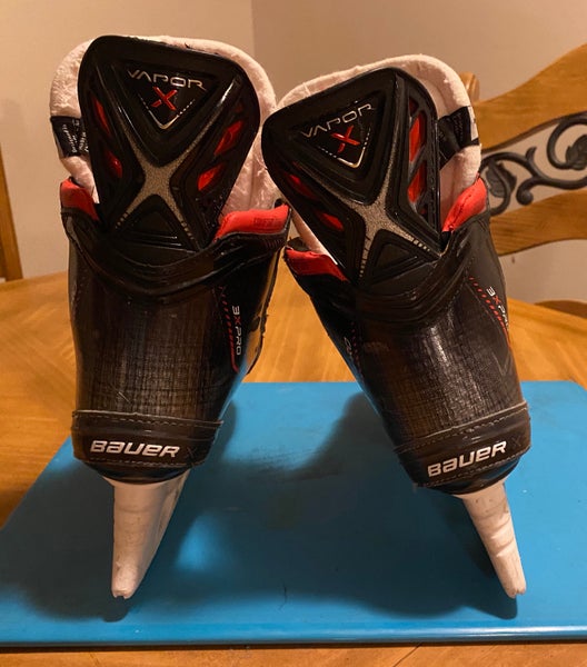 Used 2022 Bauer Regular Width Size 2 Vapor 3X Pro Hockey Skates