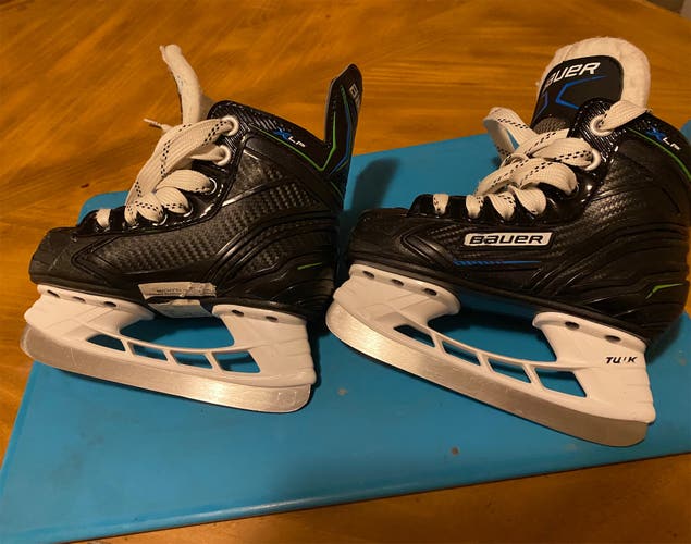 Used Youth 2023 Bauer X-LP Hockey Skates Regular Width 8