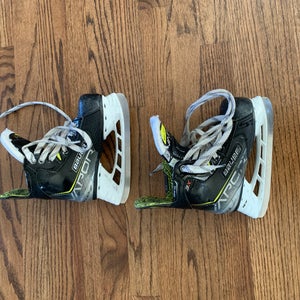 Used Youth Bauer Vapor 3X Hockey Skates Regular Width 12