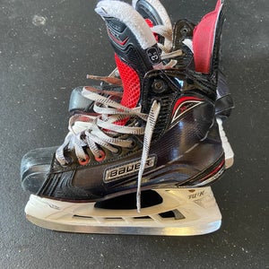 Used Junior Bauer Regular Width  Size 3.5 Vapor X800 Hockey Skates