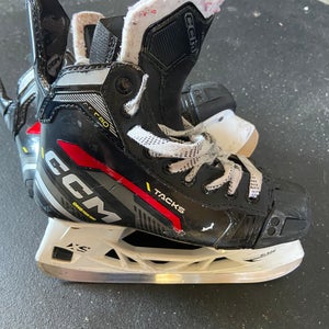 Used Junior CCM Regular Width  Size 3.5 Tacks AS580 Hockey Skates
