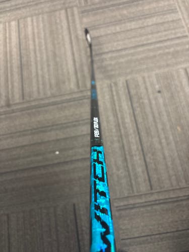 New Bauer Right Handed P28 30 Flex Twitch Hockey Stick