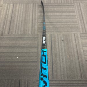 New Senior Bauer Right Handed P28 77 Flex Twitch Hockey Stick