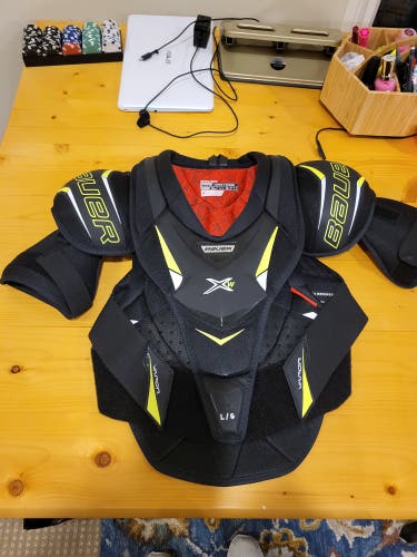 Used Womens Large Senior Bauer Vapor X-W Shoulder Pads