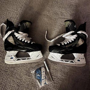 True Catalyst 7 Hockey Skates - Junior Size 3 Regular
