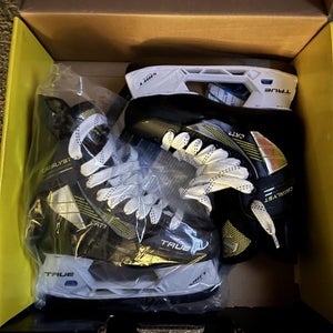 Like New True Catalyst 7 Skates - Junior 3.5 Regular