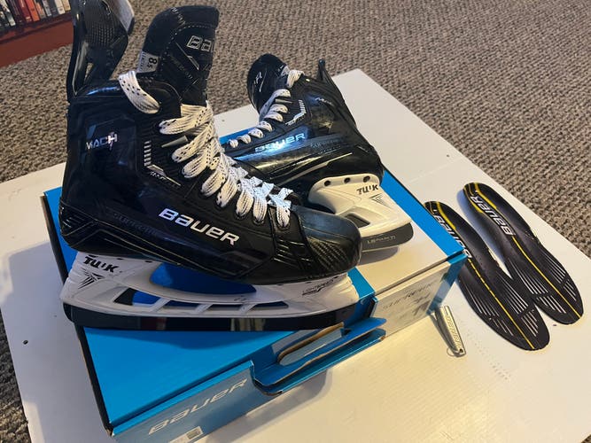 Used Bauer   8.5 Supreme Mach Hockey Skates