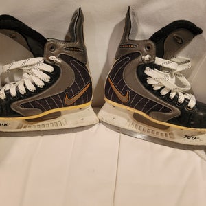 Used Nike Ignite 7 Size 2 D Ice Hockey Skates
