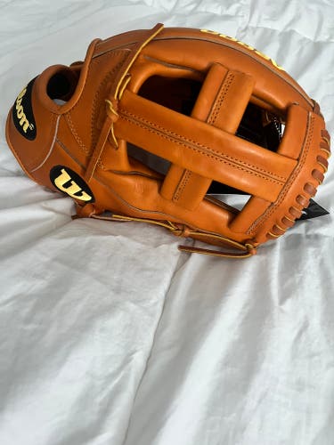 New Infield 11.75" A2000 EL3 Baseball Glove