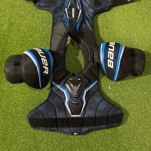 Used Medium Bauer bauer x Shoulder Pads