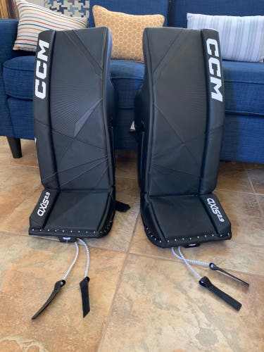 CCM Axis A2.9 Intermediate Goalie Leg Pads