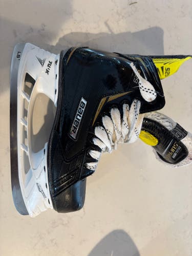 Used Bauer Supreme S29 Hockey Skates Regular Width Size 5
