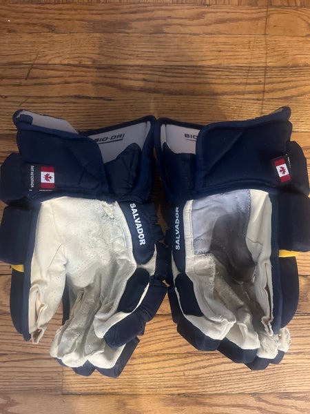 Pro stock St. Louis blues Easton hockey gloves