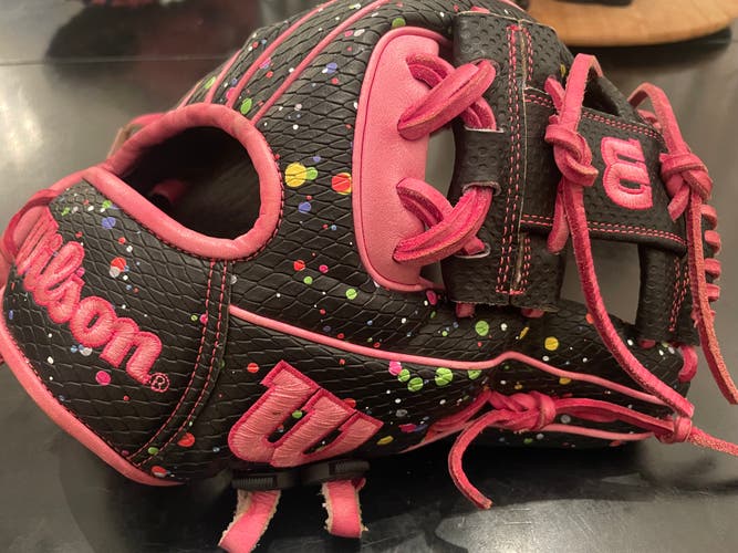 Wilson A2000 1786 Party City 11.5 Inch Infield Glove