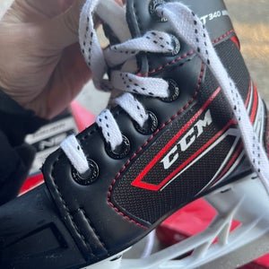 CCM Youth JetSpeed FT340 skates Size 8.0