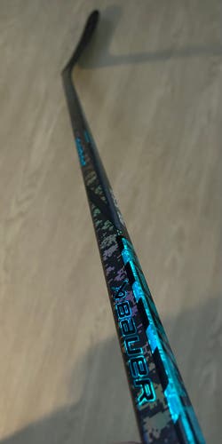 New Intermediate Bauer Right Handed P28  Twitch Hockey Stick