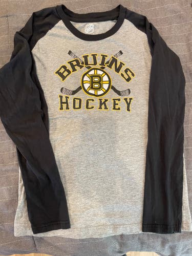 NWOT Gray And black Boys  Long sleeve Boston Bruins Shirt Size L