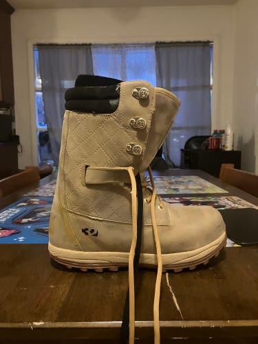 Used Size M 10.5 (W 11.5) Thirty Two Snowboard Boots