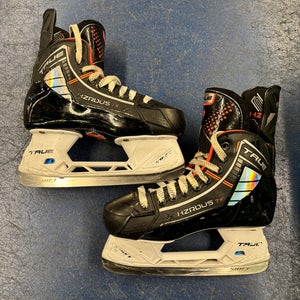 True HZRDUS 7X Hockey Skates Regular Width Size 4 (Used)