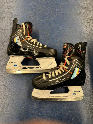 True HZRDUS 7X Hockey Skates Regular Width Size 4 (Used)
