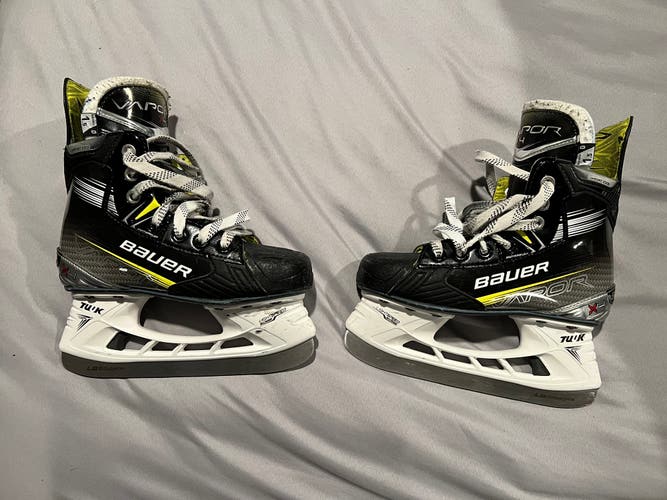 Used Bauer Regular Width  Size 1.5 Vapor X4 Hockey Skates