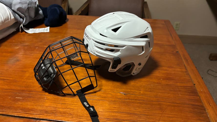 Used Small Bauer Re-Akt 150 Helmet