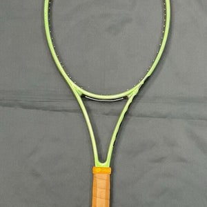 Wilson Blade Pro 98 V8 Grip Size 3/8