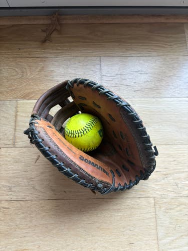 DeMarini Onyx OXCM 31” Fastpitch Catchers Mitt Right Throw