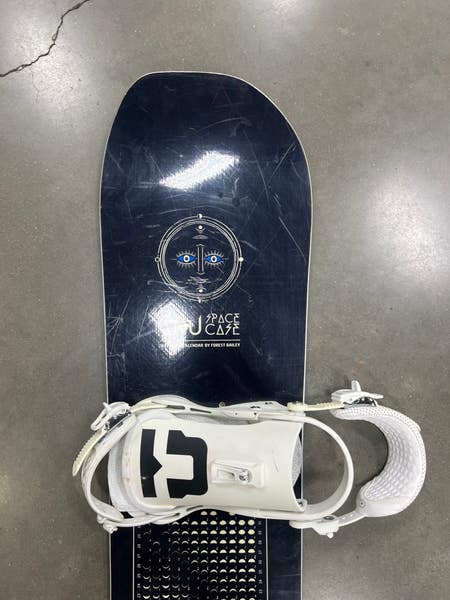 gnu snowboard compatible with union bindong Source FC Bindings 2026 allowing you to hit the slopes without delay GNU Ladies Choice Asym C3