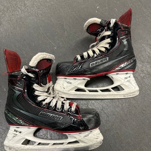 Used Intermediate Bauer Vapor X2.7 Hockey Skates Regular Width Size 4