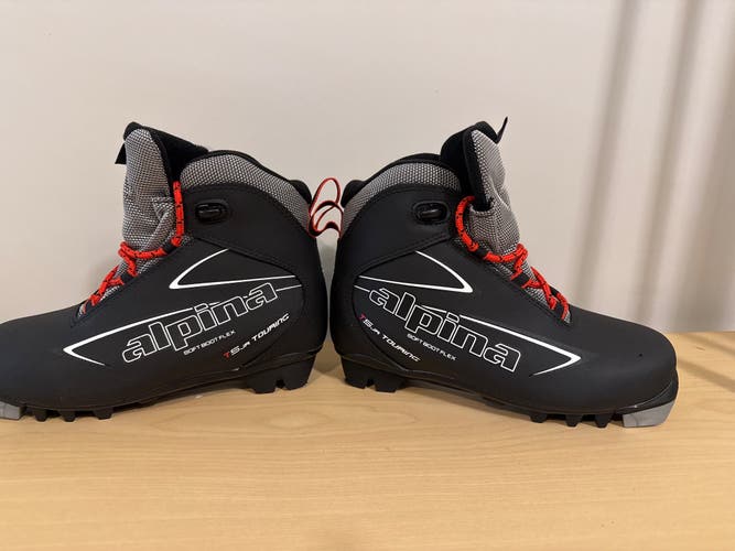 Size 3.0 Used Alpina Cross Country Ski Boots