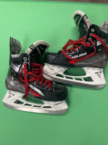 Used Senior Bauer Vapor X3 Hockey Skates (Regular)-Size: 7