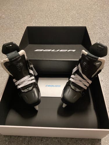 New 2024 Bauer Regular Width  Size 5 Supreme Shadow Hockey Skates