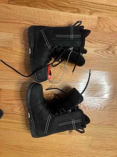 Men's Size M 11.0 (W 12.0) Burton Invader Snowboard Boots