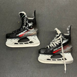 Used Senior Bauer Vapor 3X Hockey Skates Regular Width 5.5