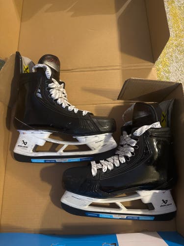 Custom Blacked Out Bauer 9.5 Vapor Hyperlite 2 Hockey Skates