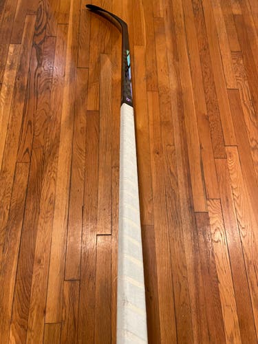Kris Letang 58 NHL Penguins Bauer Right Handed P28 Pro Stock Vapor ADV BGP2B Hockey Stick