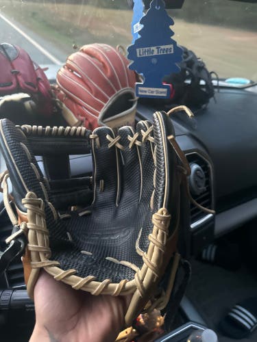 New 2023 Infield 11.75" A2000 Baseball Glove