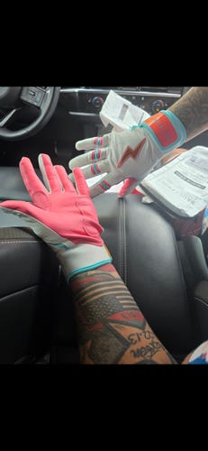 New never worn bruce bolt gloves