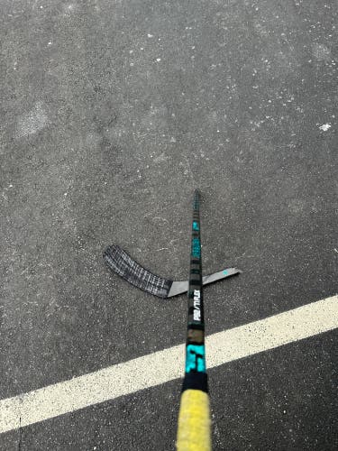 Broken Senior Bauer Right Handed Twitch Hockey Stick