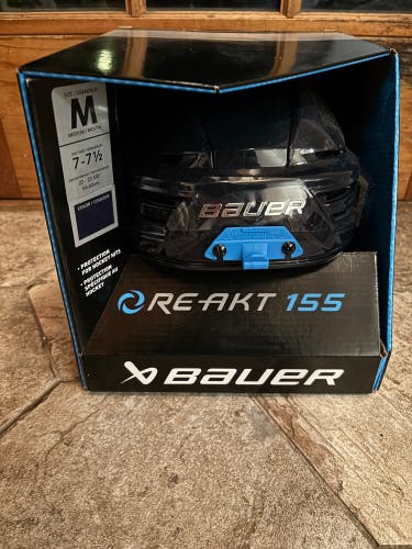 New Medium Bauer Re-Akt 155 Helmet