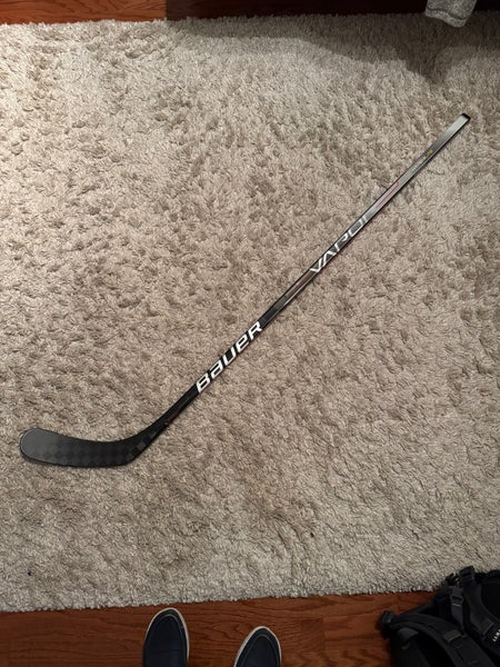 New Junior Bauer Right Handed P92 Vapor Hyperlite Hockey Stick