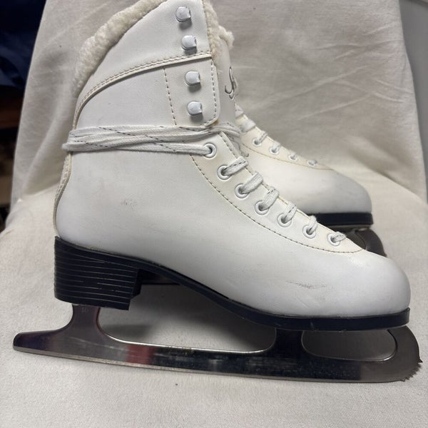 Women’s adult size 8 soft skate by Jackson figure ice skates white