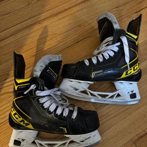 Used Junior CCM Super Tacks 9380 Hockey Skates Regular Width Size 3