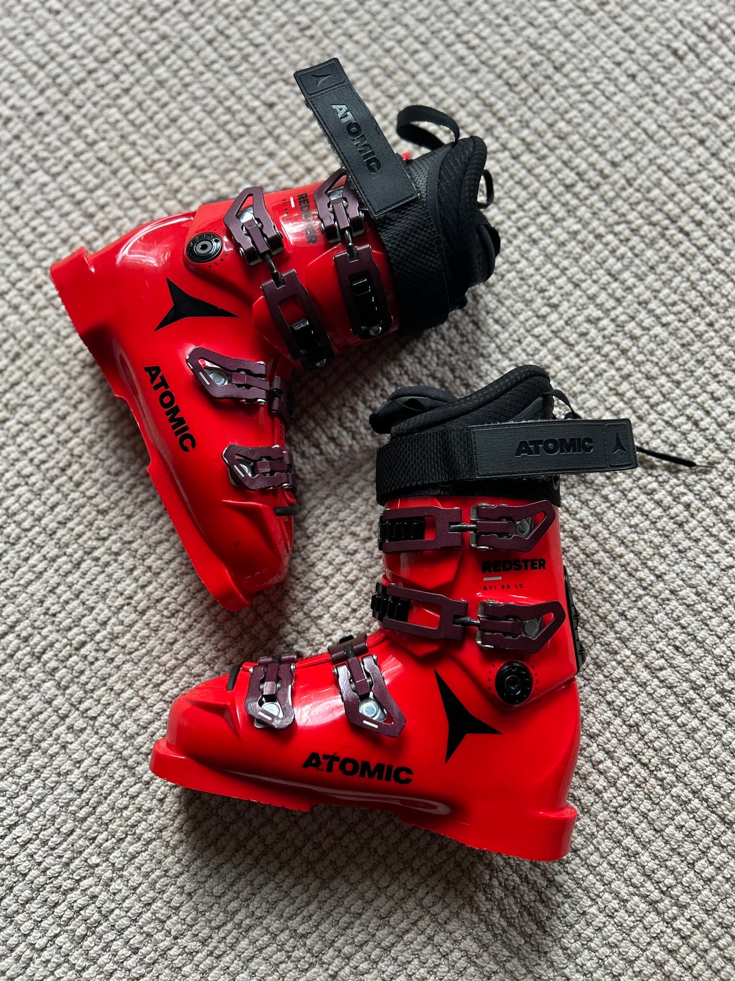 2024 Atomic Redster STI 90 LC Ski Boots - 25.5 | SidelineSwap