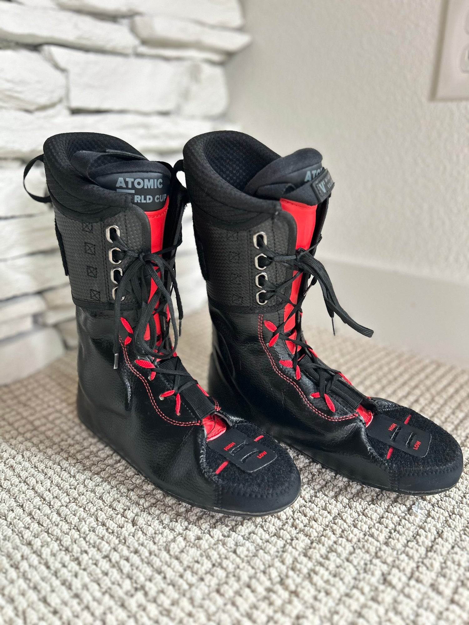 2024 Atomic Redster STI 90 LC Ski Boots - 25.5 | SidelineSwap